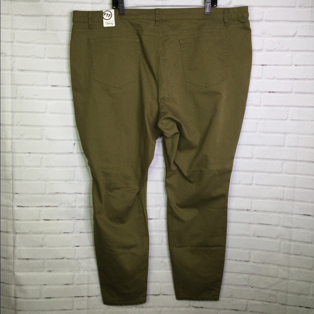 Fashion To Figure Plus Size 24 Skinny Denim Jeans - Picture 2 of 8